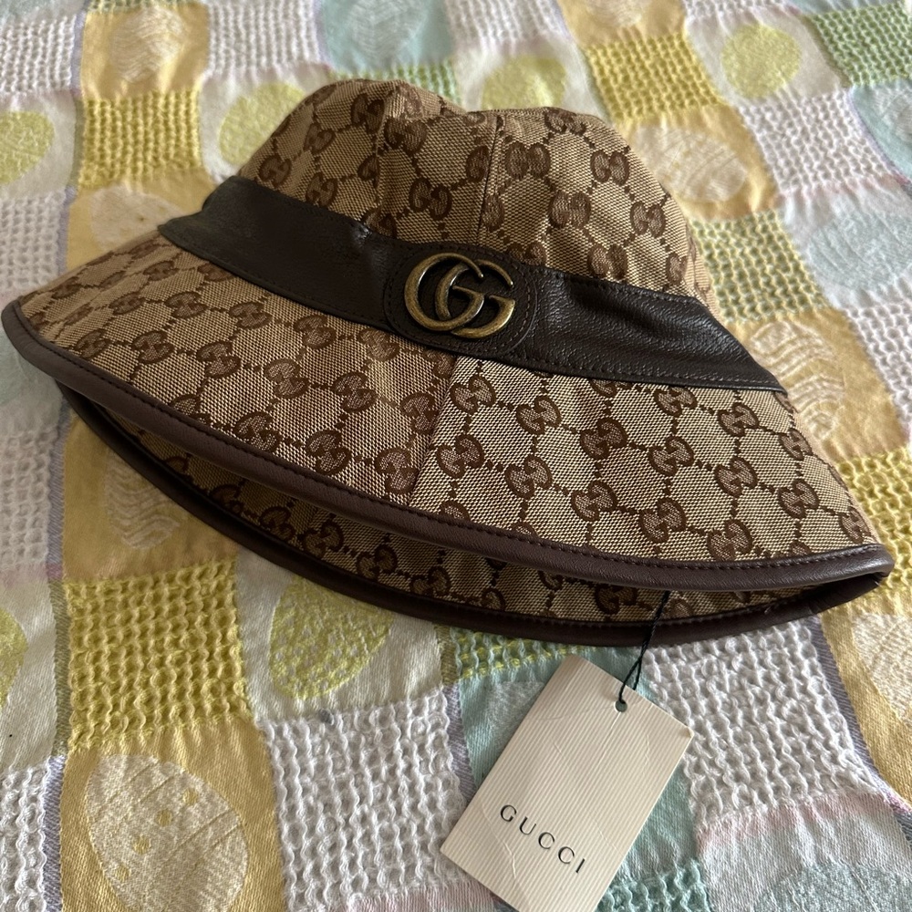 GG bucket hat